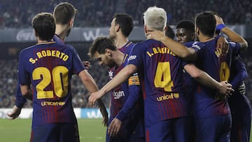 Los jugadores del Barcelona celebran un gol.