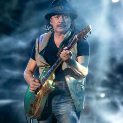 Carlos Santana se desploma durante concierto en Michigan