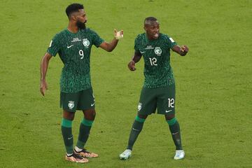 Doha (Qatar), 26/11/2022.- Feras Albrikan (L) and Saud Abdulhamid of Saudi Arabia react during the FIFA World Cup 2022 group C soccer match between Poland and Saudi Arabia at Education City Stadium in Doha, Qatar, 26 November 2022. (Mundial de Fútbol, Polonia, Arabia Saudita, Catar) EFE/EPA/Friedemann Vogel
