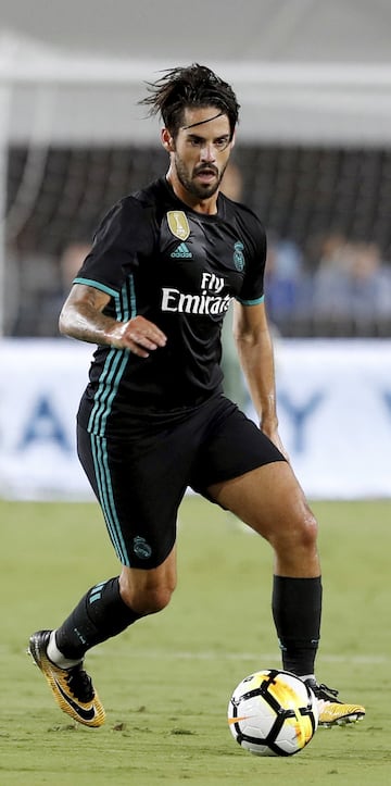 Tras un debut flojo, mejoró mucho contra City y Barça, ante el que estuvo a punto de marcar por dos veces. Apunta a titular.