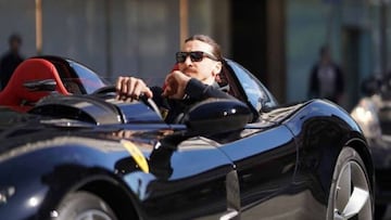 Ibrahimovic celebra sus 501 goles presumiendo de Ferrari de 1,6 millones