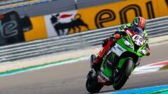 Tom Sykes regresa en Assen a la pole seis meses después