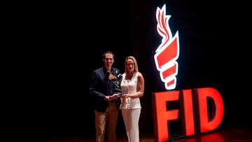 Mireia Belmonte con Francisco del Río, organizador del FID.