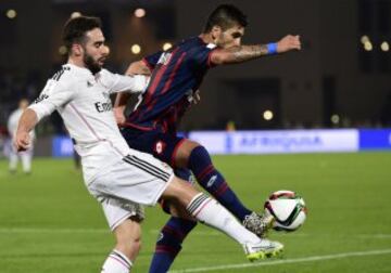 Enzo Kalinski y Dani Carvajal, durante la final del Mundial de Clubes que están disputando esta noche en el Gran Estadio de Marrakech, en Marruecos. 