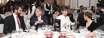 Jorge Garbajosa, presidente de la Federación Española de Baloncesto, Alejandro Elortegui, director adjunto del Diario As, y Lola Romero, directora del Atlético de Madrid Femenino, compartieron mesa y Amanda Sampedro.