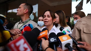 Maria Claudia Tarazona, wife of Colombian Senator Miguel Uribe Turbay of the opposition Democratic Center party, speaks to the media outside the Santa Fe Foundation hospital, where the senator is being treated after he was shot during a campaign event, in Bogota, Colombia, June 16, 2025. REUTERS/Luisa Gonzalez