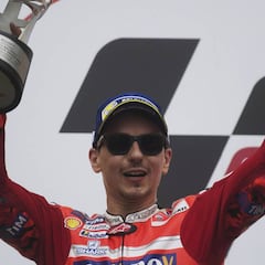 Lorenzo: "Márquez tiene más presión que Dovizioso"