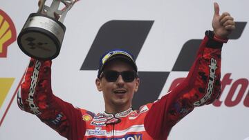 Lorenzo: "Márquez tiene más presión que Dovizioso"