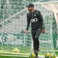 Machín: “Podemos ganar al Atlético porque no es invencible; le respetamos, pero no le tememos”