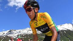 Egan Bernal rueda durante una etapa de la Vuelta a Suiza 2019.