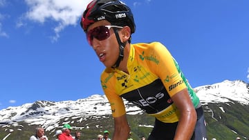 Egan Bernal rueda durante una etapa de la Vuelta a Suiza 2019.