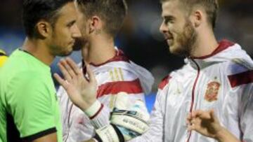 Keylor se saluda con De Gea.