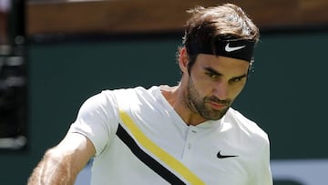 JGM15. Indian Wells (United States), 17/03/2018.- Roger Federer of Switzerland in action against Borna Coric of Croatia during their semi final match of the BNP Paribas Open at the Indian Wells Tennis Garden in Indian Wells, California, USA, 17 March 2018. (Croacia, Abierto, Tenis, Suiza, Estados Unidos) EFE/EPA/JOHN G. MABANGLO