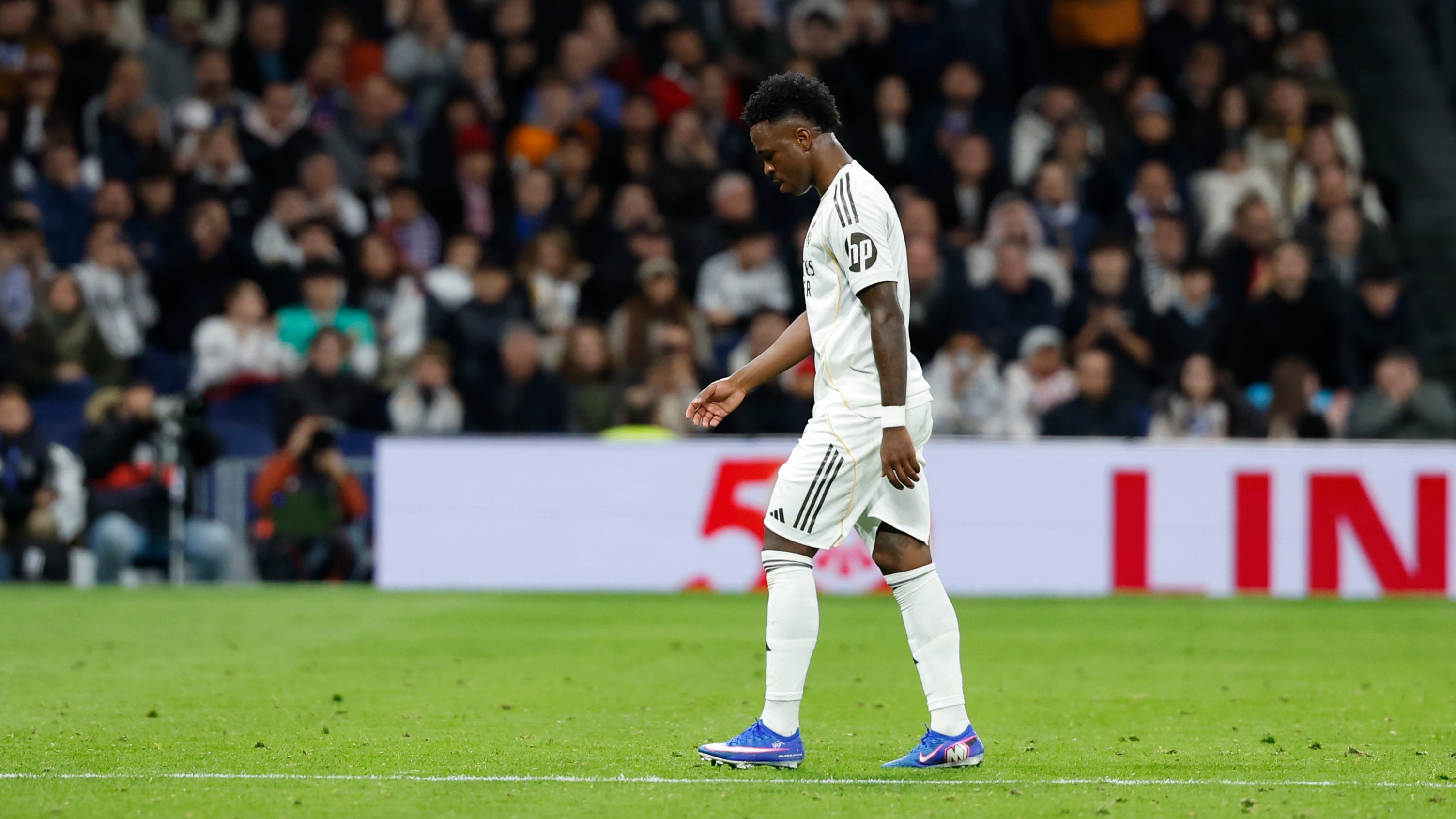 Vinicius, al rojo vivo: ¡Quita su foto de perfil con el Real Madrid!