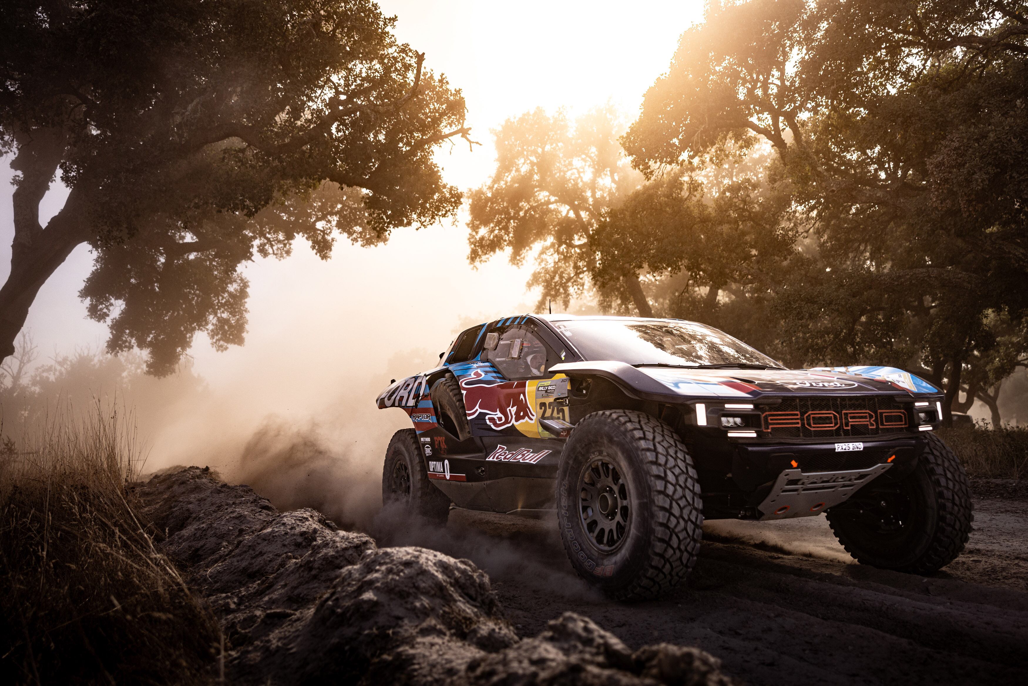 Carlos Sainz con el Ford Raptor del Dakar, durante su participación en el Rally de Portugal.