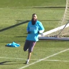 Lo intenta 1000 veces y no le sale otra vez: Benzema mete un gol en el entreno de no creer