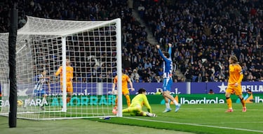 1-0. Contraataque del conjunto perico, que finaliza por el costado derecho con una asistencia de Omar El Hilali al segundo palo, donde llega Carlos Romero y cruza el balón con la izquierda, para superar a Thibaut Courtois.
