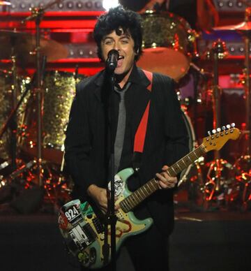 Green Day ha sido pionero en la escena del rock alternativo, por ello, Billie Joe Armstrong lanzó su propia tienda de guitarras, Broken Guitars, en 2015. Además, cuenta con su propia compañía de café ‘Oakland Coffee Works’, la cual fundó en compañía de su colega Mike Drint.