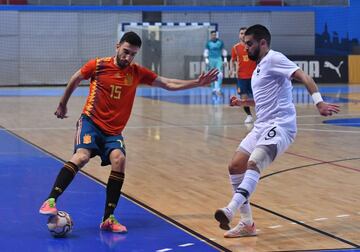 España destaca por su bloque, y Raúl aspira a ser la estrella, aunque Fede Vidal ya sabe que, si la Selección triunfa, no será por uno solo. Sin embargo, Raúl Gómez llega a la cita en uno de los mejores momentos de su carrera. Dejó el Partido Comunista ruso este verano tras unas temporadas a gran nivel y regresa a España, con 25 años, en las filas del Inter Movistar. El albaceteño, también con una gran capacidad goleadora, apunta a ser uno de los fijos para Vidal en los momentos decisivos para una España que sueña fuerte con la tercera estrella. 