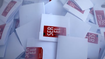 Santiago, 19 de diciembre de 2021.
Vecinos de la comuna de Providencia asisten a votar en el liceo Carmela Carvajal durante la jornada de elecciones del nuevo Presidente.
Andres Pina/Aton Chile