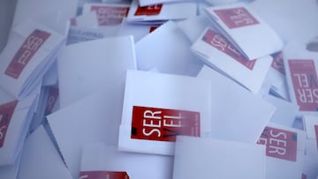 Santiago, 19 de diciembre de 2021.
Vecinos de la comuna de Providencia asisten a votar en el liceo Carmela Carvajal durante la jornada de elecciones del nuevo Presidente.
Andres Pina/Aton Chile