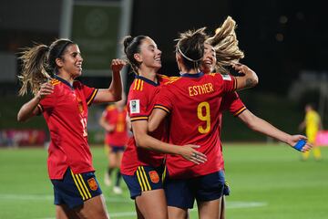 0-4. Esther González celebra el cuarto gol.