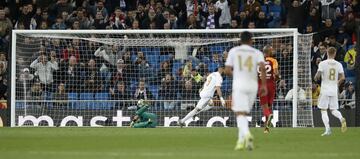 Pase perfecto de Rodrygo, tenso y directo al corazón del área para que Karim Benzema remate a gol. Dos goles y una asistencia de Rodrygo. 