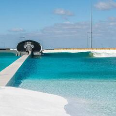 La primera piscina de olas de Australia también empieza a bombear