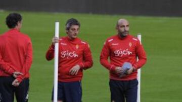 Abelardo durante el entrenamiento de hoy del Sporting.