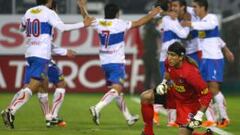 Foto de la victoria cruzada sobre Colo Colo en 2011. El Cacique ganaba 2-0, pero Lucas Pratto marc&oacute; dos goles sobre el final para el 4-2.