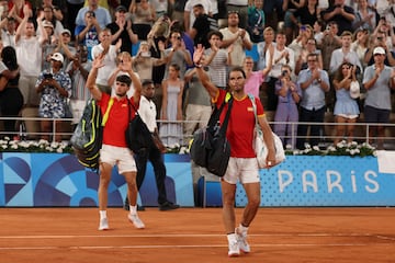 Carlos Alcaraz y Rafa Nadal, en los Juegos Olímpicos de París. 