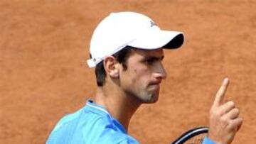 Djokovic elimina a Federer y defenderá su título en la final