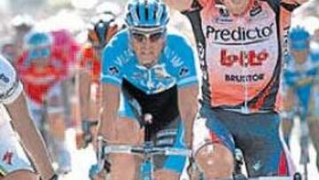 <b>ROBBIE GANA 1-0. </b>Robbie McEwen batió a Paolo Bettini y Alessandro Petacchi en el primer sprint.