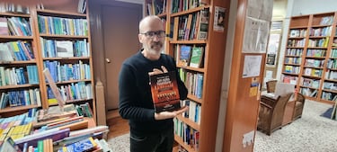 Jorge Sanz, librero: “Los jóvenes cada vez compran más libros de fútbol ‘vintage’”