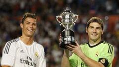 CAMPEONES Y MEJOR JUGADOR. Iker recogi&oacute; el trofeo de la International Champions Cup, acompa&ntilde;ado de Cristiano Ronaldo, que recibi&oacute; el premio al mejor jugador de la final y del torneo.