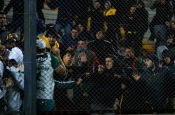 En imágenes la batalla campal entre Peñarol y Palmeiras