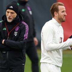 Bayern Munich's German head coach Thomas Tuchel (L) talks to Bayern Munich's English forward #09 Harry Kane during a training session on the eve of the Last 16 Second Leg UEFA Champions League football match between FC Bayern Munich and Lazio in Munich, on March 4, 2024. (Photo by ALEXANDRA BEIER / AFP)