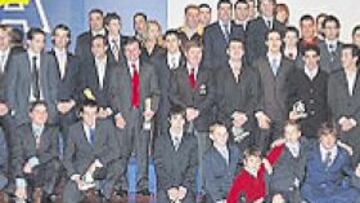 <b>FOTO DE FAMILIA. </b>Todos los campeones españoles del año posaron para las cámaras al finalizar el mejor año del automovilismo español.