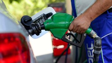 Anuncian la mayor baja en el precio de la bencina en tres meses: nuevo valor, cuánto baja y desde cuando parte