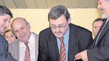 <b>PREPARADO. </b>Jaime Lissavetzky inauguró el CAR de Las Gabias.