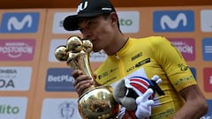 NU Colombia Rodrigo Contreras kisses the trophy at the podium after winning the Tour Colombia UCI 2024, in Bogota, Colombia, on February 11, 2024. (Photo by Luis Acosta / AFP)