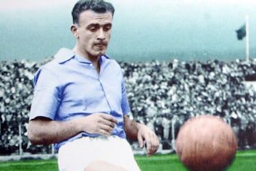 El delantero argentino es uno de los cinco mejores jugadores en la historia del fútbol mundial. Antes de brillar en el Real Madrid, el jugador estuvo en Millonarios, en donde logró tres títulos de Liga y una Copa.