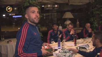 Jordi Alba celebrando su 29º cumpleaños durante la concentración de la selección española en la Ciudad del Fútbol de Las Rozas