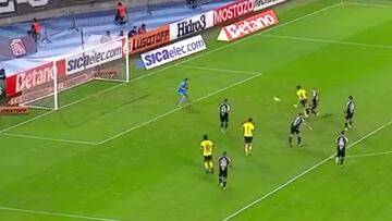 Un chileno se luce con este golazo en la liga Argentina: ¡la mejor definición de la fecha!