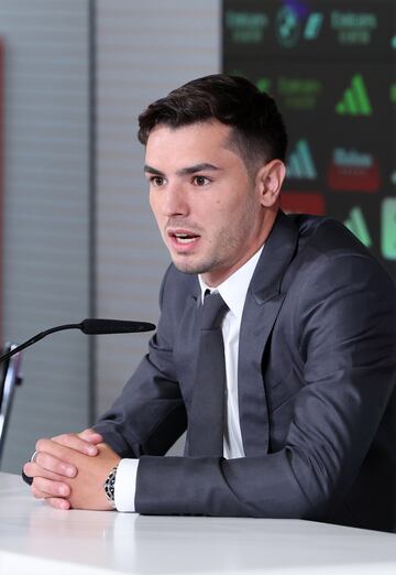 "S¨¦ lo que significa esta camiseta y representar al Real Madrid. Vuelvo m¨¢s preparado y con ganas de superarme y que la exigencia del Real Madrid marque mi d¨ªa a d¨ªa".