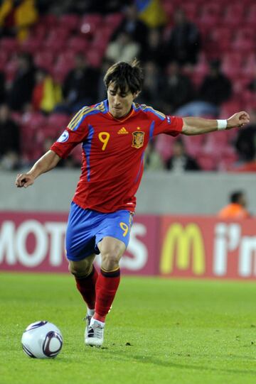 Su padre, Bojan Krkic, era un yugoslavo que vino a España para fichar por el Mollerussa en la única campaña en que este conjunto de la provincia de Lleida jugó en Segunda División. Su entrenador era José Manuel Esnal, ‘Mané’. Tras casarse con una catalana, tuvo un hijo, también llamado Bojan. Con 18 años, dos meses y 13 días meses debutó con la Selección en un partido amistoso disputado en Albacete contra Serbia, convirtiéndose en el segundo (o tercero…) futbolista más joven de la historia en ser internacional A, después de Ángel Zubieta. De esta manera, La RFEF se aseguró que Serbia no llamase a este prometedor delantero, entonces en el Barcelona, cuyo escaso feeling con Guardiola y la competencia en una plantilla de categoría le obligó a buscarse fuera las habichuelas. Ahora está jugando en el Milán.