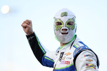 Daniel Suárez va por el doblete en NASCAR