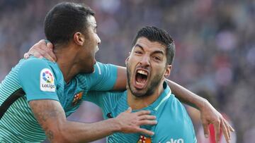 Luis Su&aacute;rez y Rafinha.