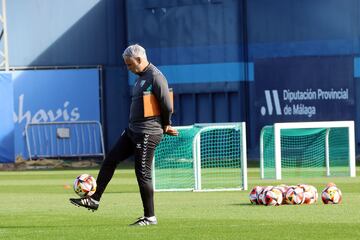 Pellicer tocando balón.