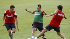 Simeone ensayó con un 4-2-3-1
en un partido a campo entero